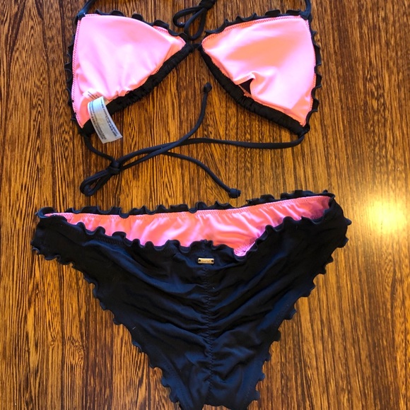 Black ruffle bikini - Picture 2 of 3